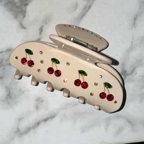 Emi Jay sweetheart clip “cherry pie” - Picture 2 of 6